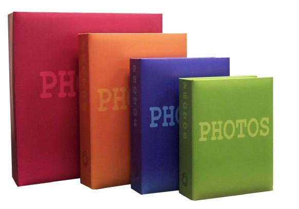 Copertina in carta laminata, interni a tasche bianchi in PP con porta CD, 4 colori assortiti.