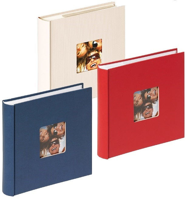 Album rilegato a libro con copertina in carta telata personalizzabile. Interni a tasche con memo per 200 foto f.to 13x19. 3 colori assortiti.