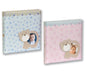 Copertina in carta laminata con finestra personalizzabile. Interni tradizionali bianchi con 60 pagine misura 24x24. 2 colori assortiti.