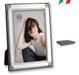 Cornice in silver lucido con retro in legno per 1 foto f.to 10x15.Prodotta in italia. Confezione in scatola singola.