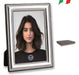 Cornice in silver lucido con retro in legno per 1 foto f.to 10x15.Prodotta in italia. Confezione in scatola singola.